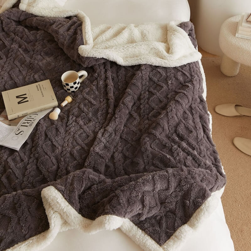 CozyReign – Reversible Sherpa Fleece Blanket with 3D Textured Design