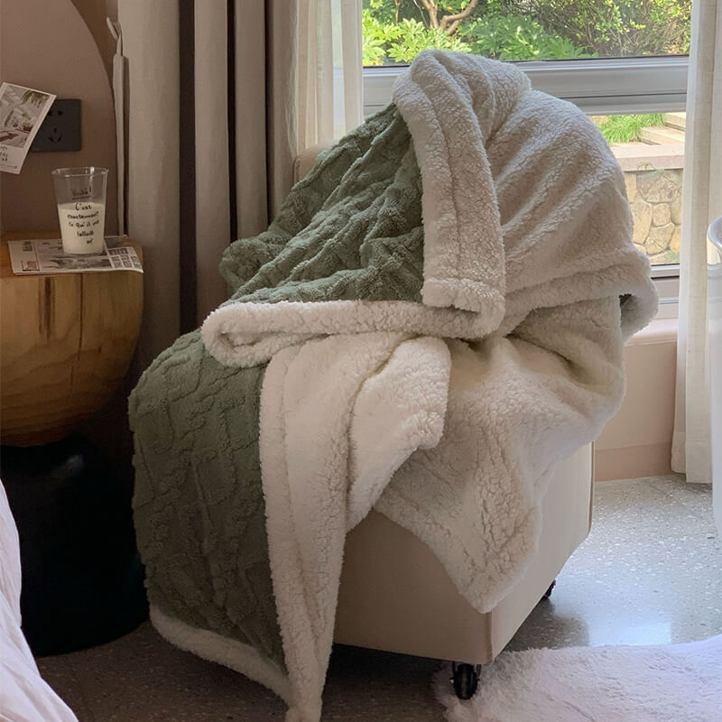 CozyReign – Reversible Sherpa Fleece Blanket with 3D Textured Design