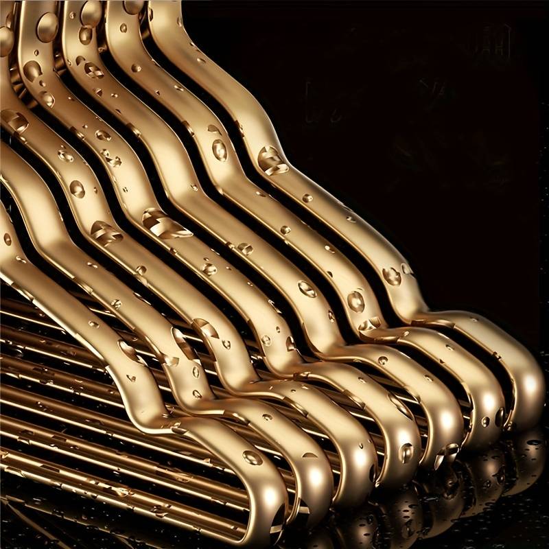 Luxe koperen kledinghangers – elegante kledingkastorganisatie