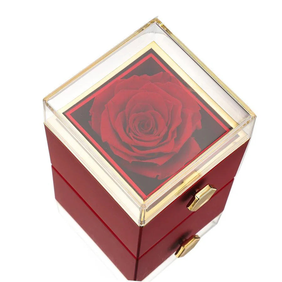 Geschenkbox mit konservierter Rose und versteckter Halskette