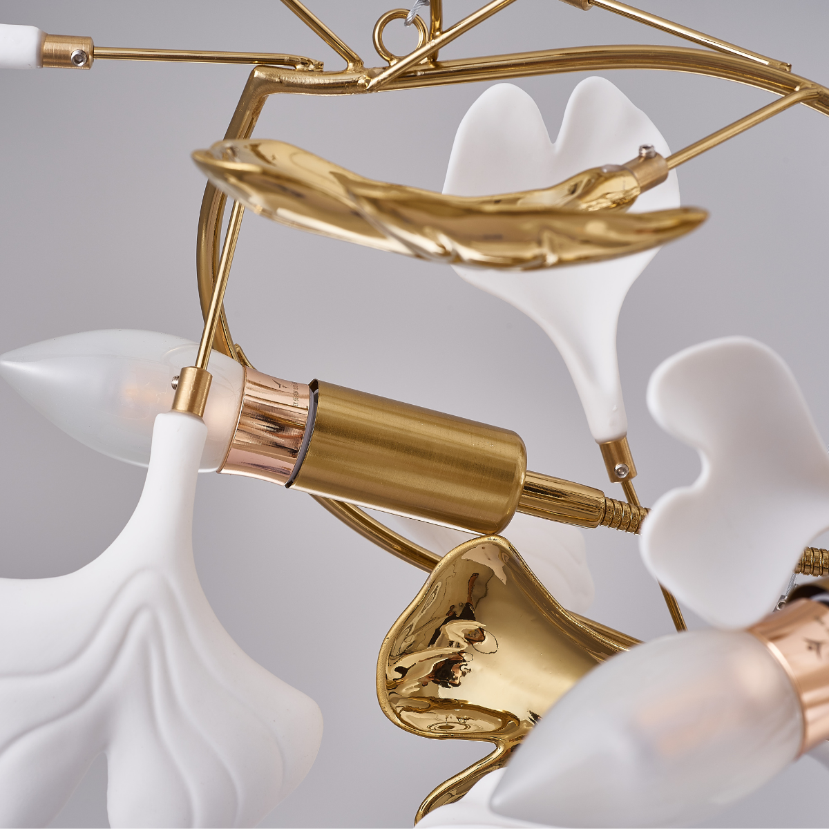 NatureGlow – Elegant Ginkgo Leaf Pendant