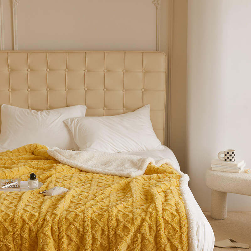 CozyReign – Reversible Sherpa Fleece Blanket with 3D Textured Design