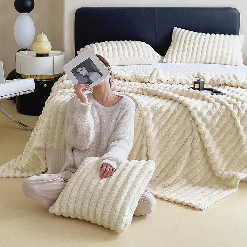 LuxuraWrap™ Plush Maxi Blanket