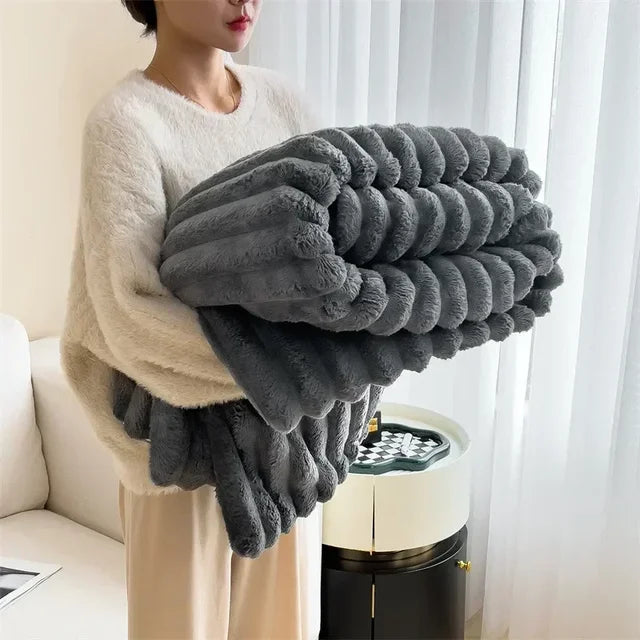 LuxuraWrap™ Plush Maxi Blanket