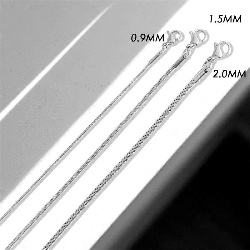 Ribbon – Minimalist Bracelet with Snake Clasp