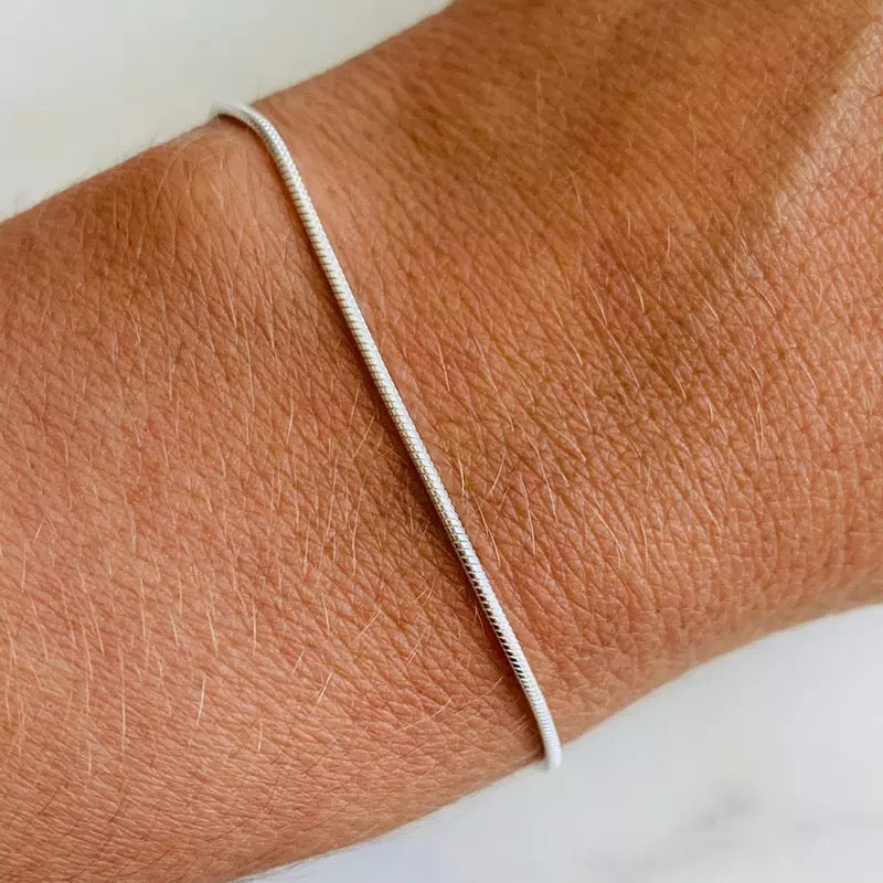 Ribbon – Minimalist Bracelet with Snake Clasp