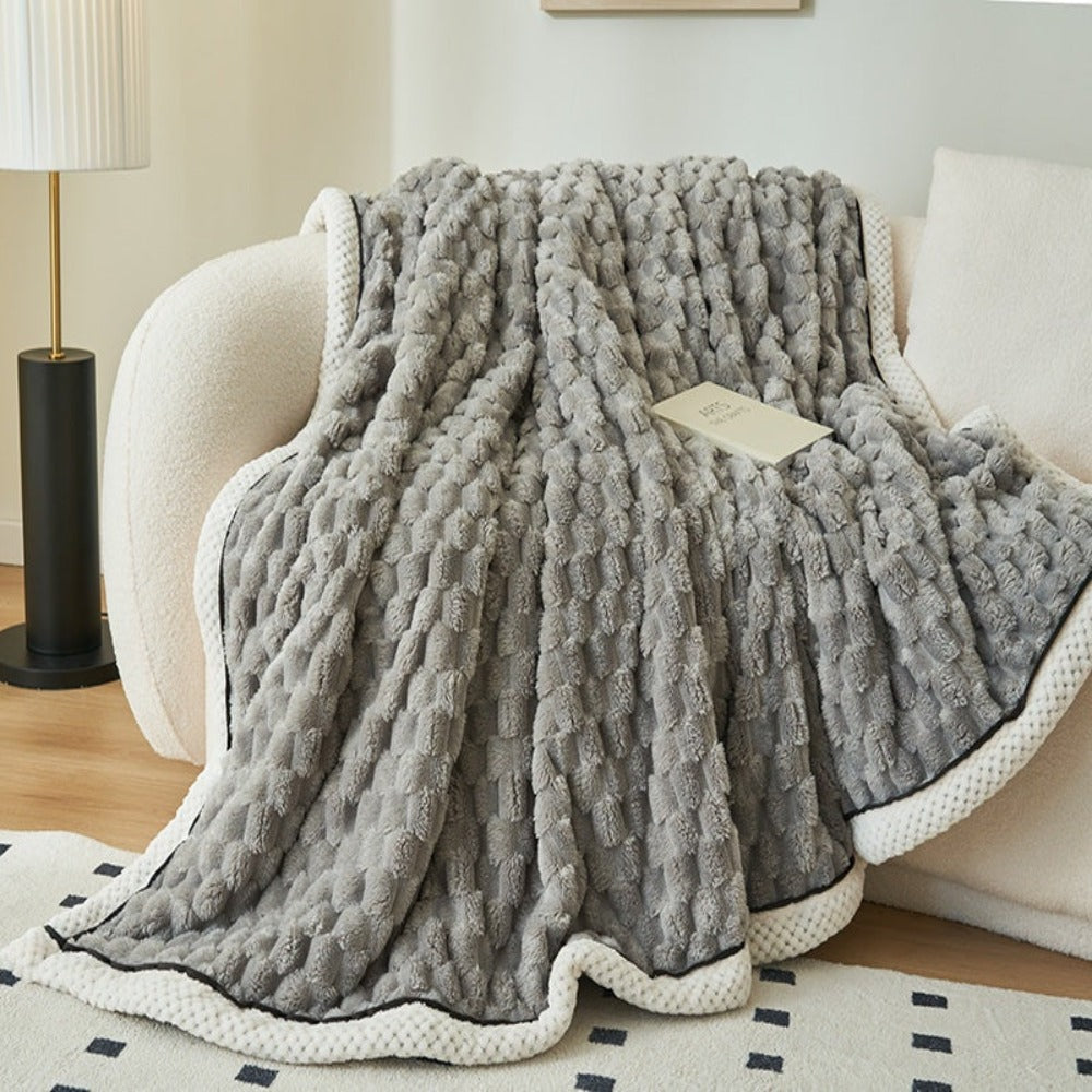 LuxeHaven – Soft Sherpa Fleece Blanket for Pure Relaxation