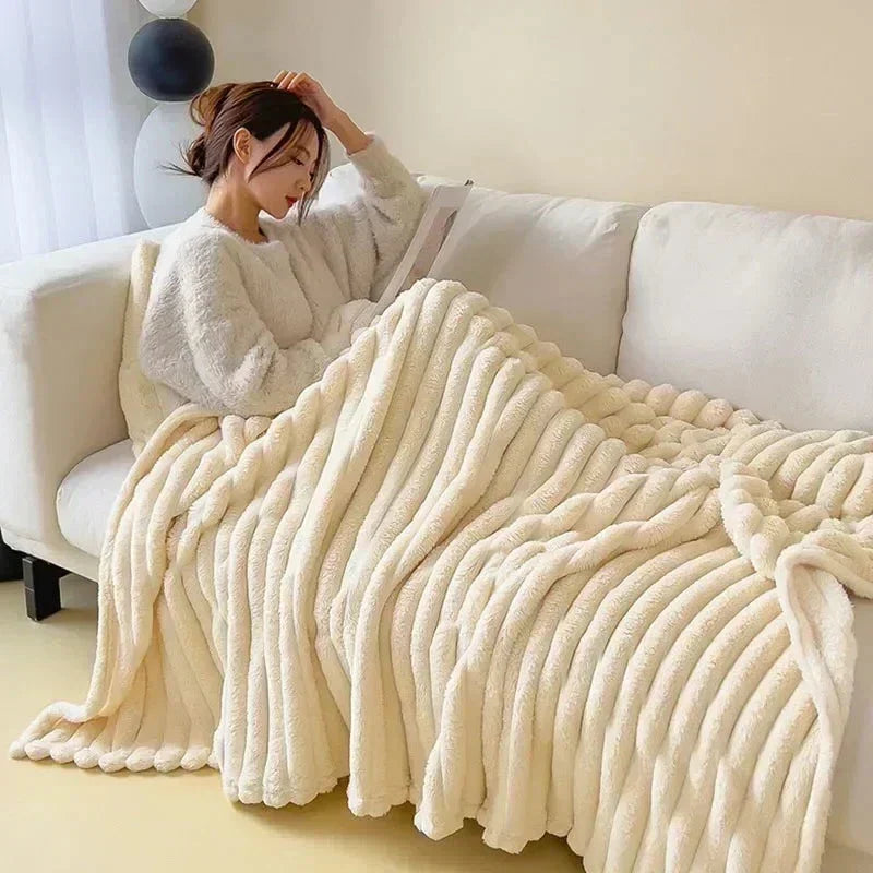 LuxuraWrap™ Plush Maxi Blanket