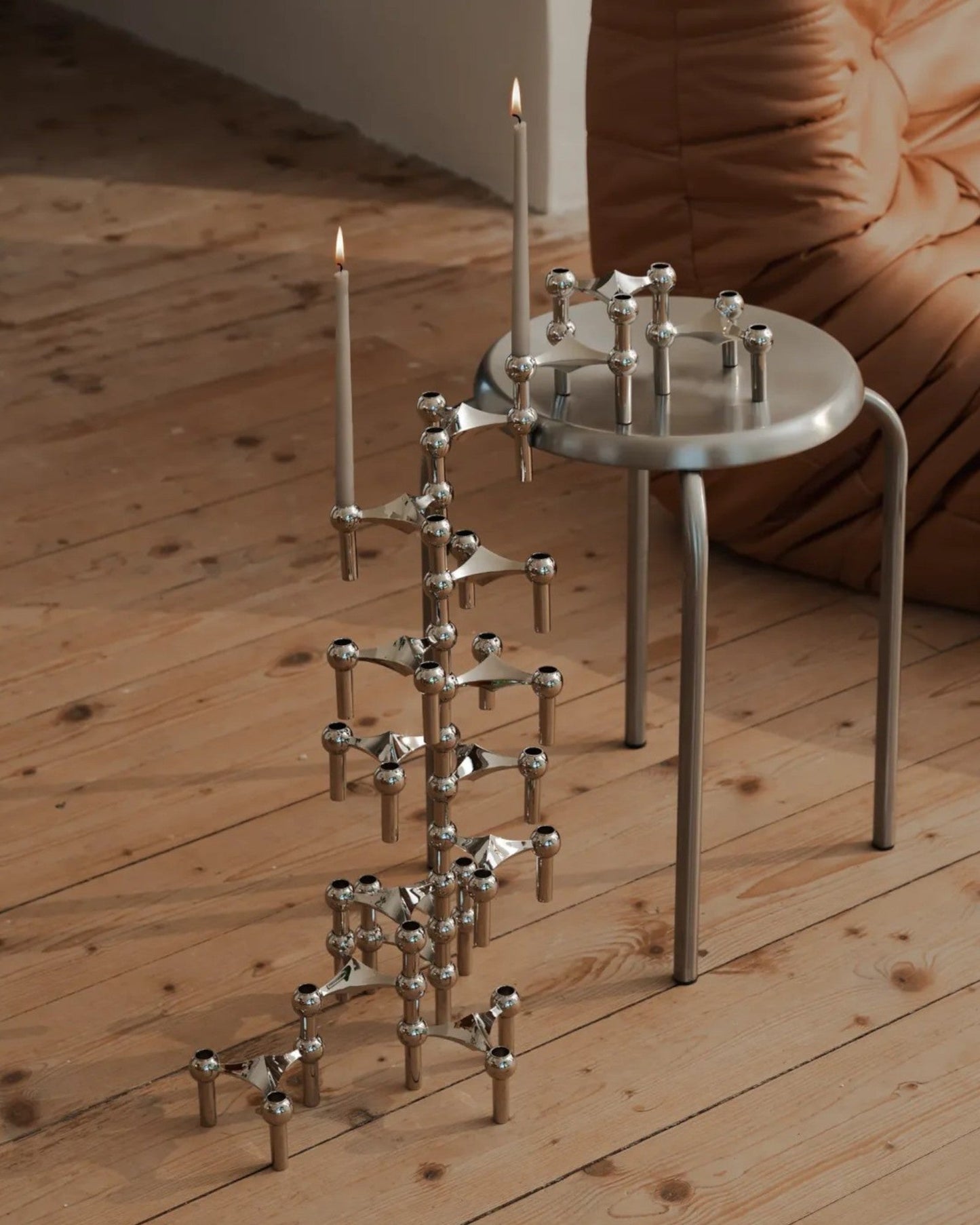 TriForma – Skulpturaler Metall-Kerzenhalter für 3 Kerzen
