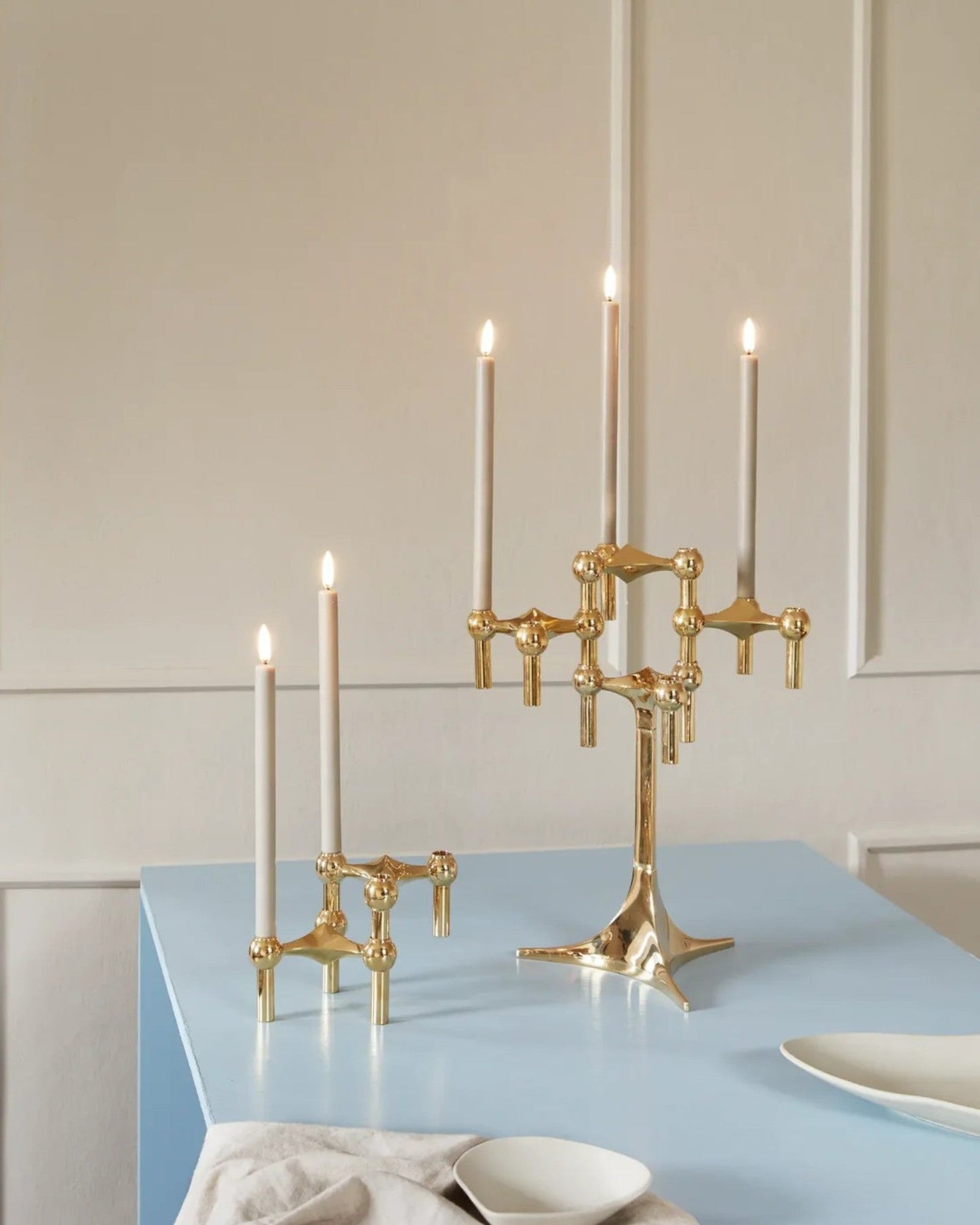 TriForma – Skulpturaler Metall-Kerzenhalter für 3 Kerzen