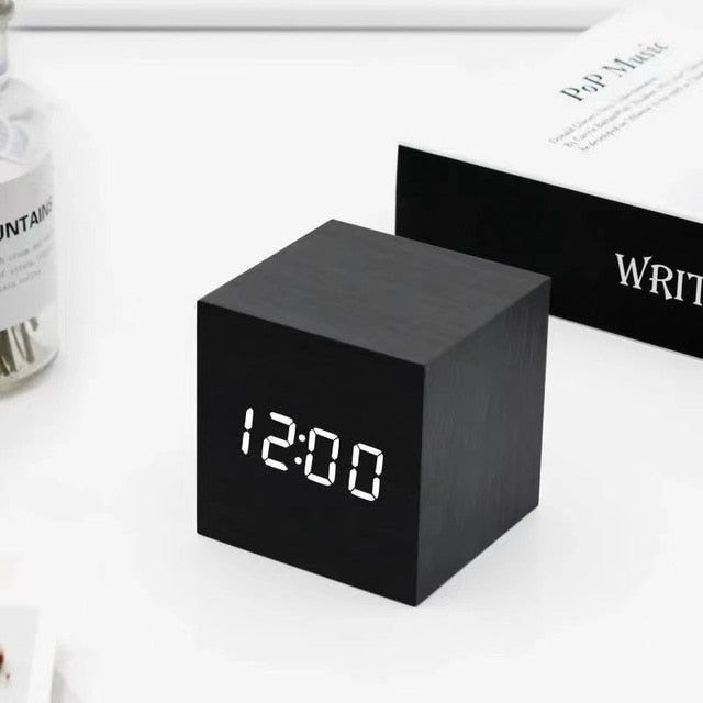 LumiCube – Minimalist LED Alarm Clock with Sound Activation