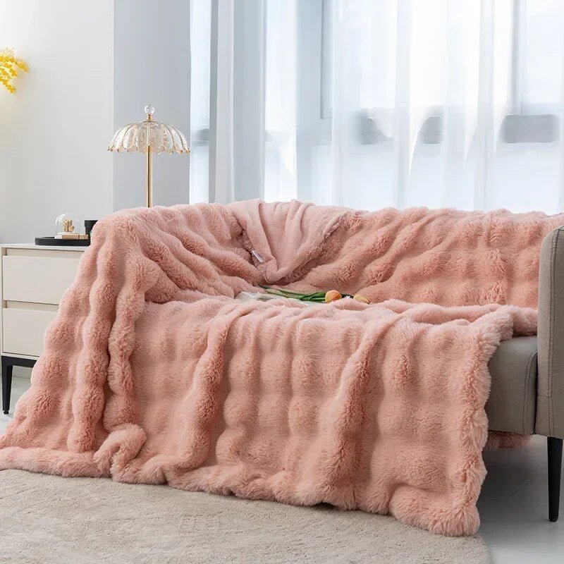 CozyPlush – Super Soft Plush Winter Blanket for Cozy Comfort