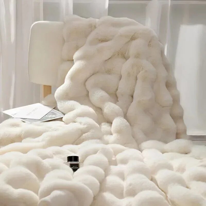 CozyPlush – Super Soft Plush Winter Blanket for Cozy Comfort