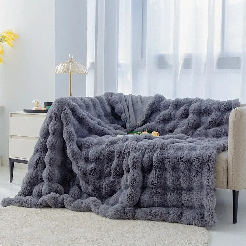 CozyPlush – Super Soft Plush Winter Blanket for Cozy Comfort