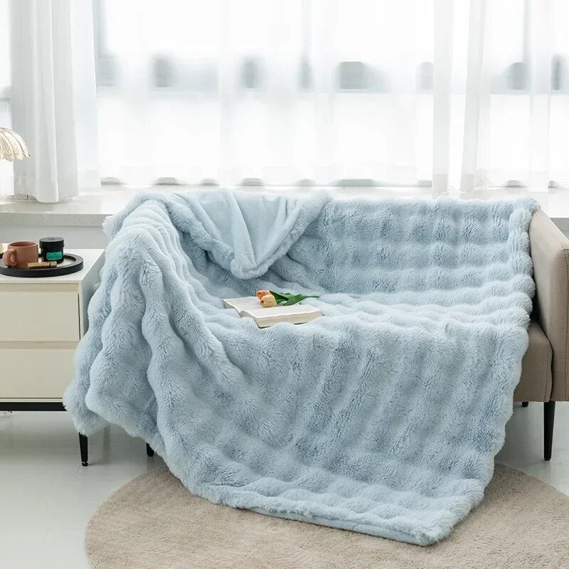 CozyPlush – Super Soft Plush Winter Blanket for Cozy Comfort