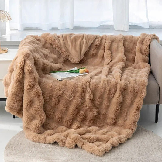 CozyPlush – Super Soft Plush Winter Blanket for Cozy Comfort